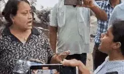 कब्जा दिलाने गई तहसीलदार ने युवती को जड़ा थप्पड़- हुआ बवाल कब्जा दिलाने गई तहसीलदार ने युवती को जड़ा थप्पड़- हुआ बवाल