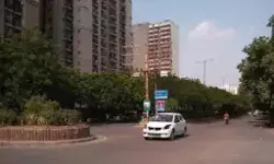 छात्र ने कूदकर दी जान, मां- बहन घुमा रही थी कुत्ता- सुरक्षाकर्मियों...