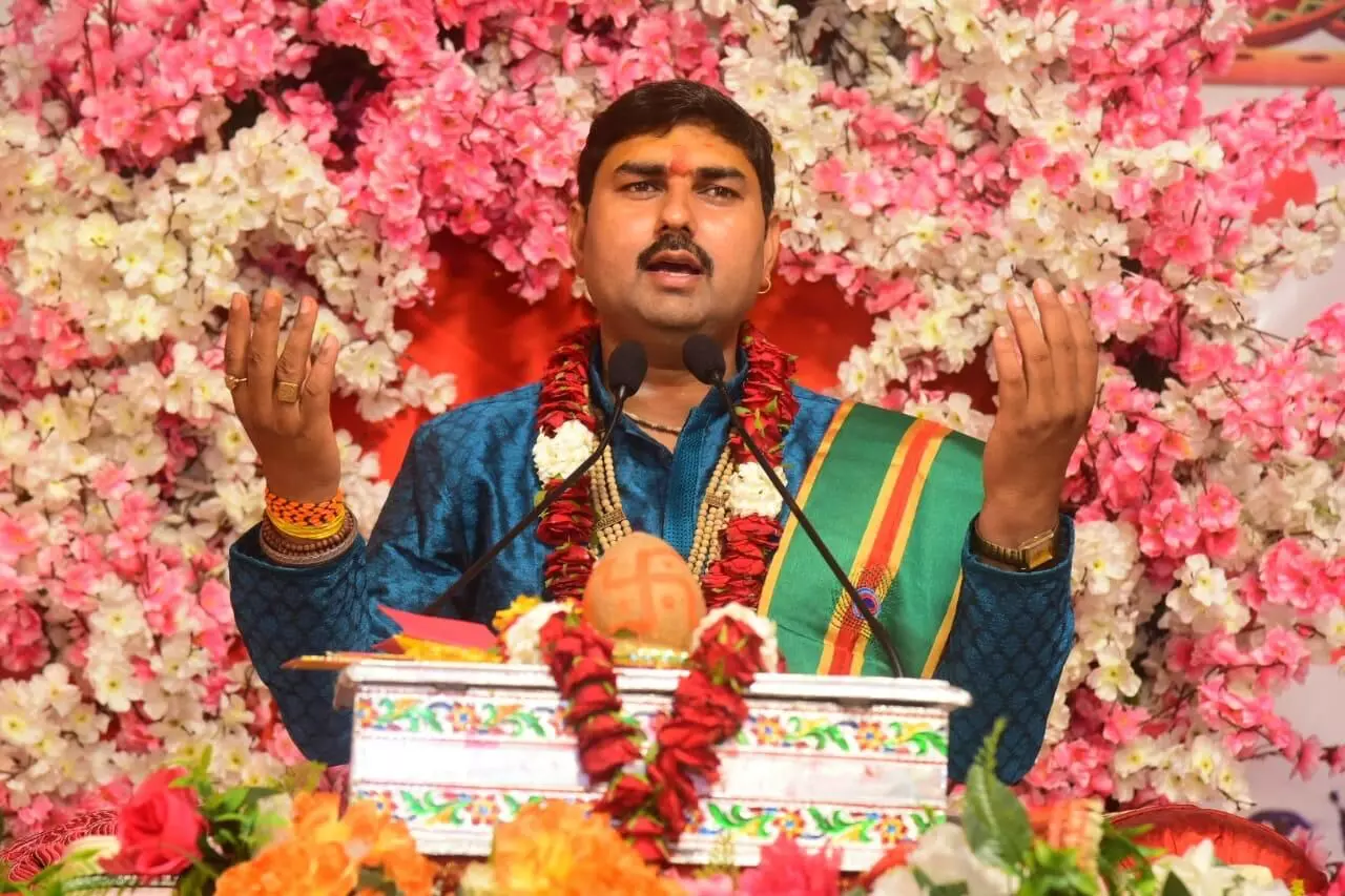 श्री मद भागवत कथा के में बोले कथा व्यास गंगोत्री तिवारी मृदुल महाराज