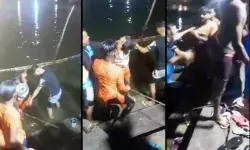 तालाब में नहा रहे कांवड़ियों की पिटाई- PAC ने बरसाए शिव भक्तों पर डंडे तालाब में नहा रहे कांवड़ियों की पिटाई- PAC ने बरसाए शिव भक्तों पर डंडे