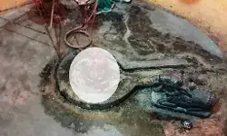 मंदिर में शिवलिंग पर चढ़ाया खून- बवाल के बाद पुलिस तैनात