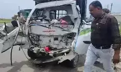 खड़े ट्रक में जा घुसा टेंपो- 5 महिलाओं व तीन बच्चों समेत 10 की मौत खड़े ट्रक में जा घुसा टेंपो- 5 महिलाओं व तीन बच्चों समेत 10 की मौत