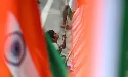 तिरंगे को सलामी पर मौलाना का फतवा खारिज करना पड़ा भारी- पीना पड़ा... तिरंगे को सलामी पर मौलाना का फतवा खारिज करना पड़ा भारी- पीना पड़ा...