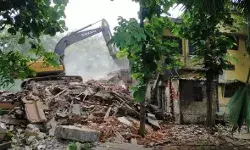 गांधी, विनोबा एवं जेपी की यादों पर चला बाबा का बुलडोजर- कई हिरासत में गांधी, विनोबा एवं जेपी की यादों पर चला बाबा का बुलडोजर- कई हिरासत में