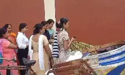 राजभवन के गेट पर महिला की हुई डिलीवरी- जन्म दिये बच्चे की.. राजभवन के गेट पर महिला की हुई डिलीवरी- जन्म दिये बच्चे की..