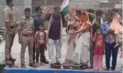 देश भक्ति के रंग में रंगी सीमा हैदर- फहराया तिरंगा व गाया राष्ट्रगान देश भक्ति के रंग में रंगी सीमा हैदर- फहराया तिरंगा व गाया राष्ट्रगान