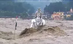 10 साल बाद केदारनाथ त्रासदी जैसे हालात- रौद्र रूप धारण कर गंगा ने शिव. 10 साल बाद केदारनाथ त्रासदी जैसे हालात- रौद्र रूप धारण कर गंगा ने शिव.