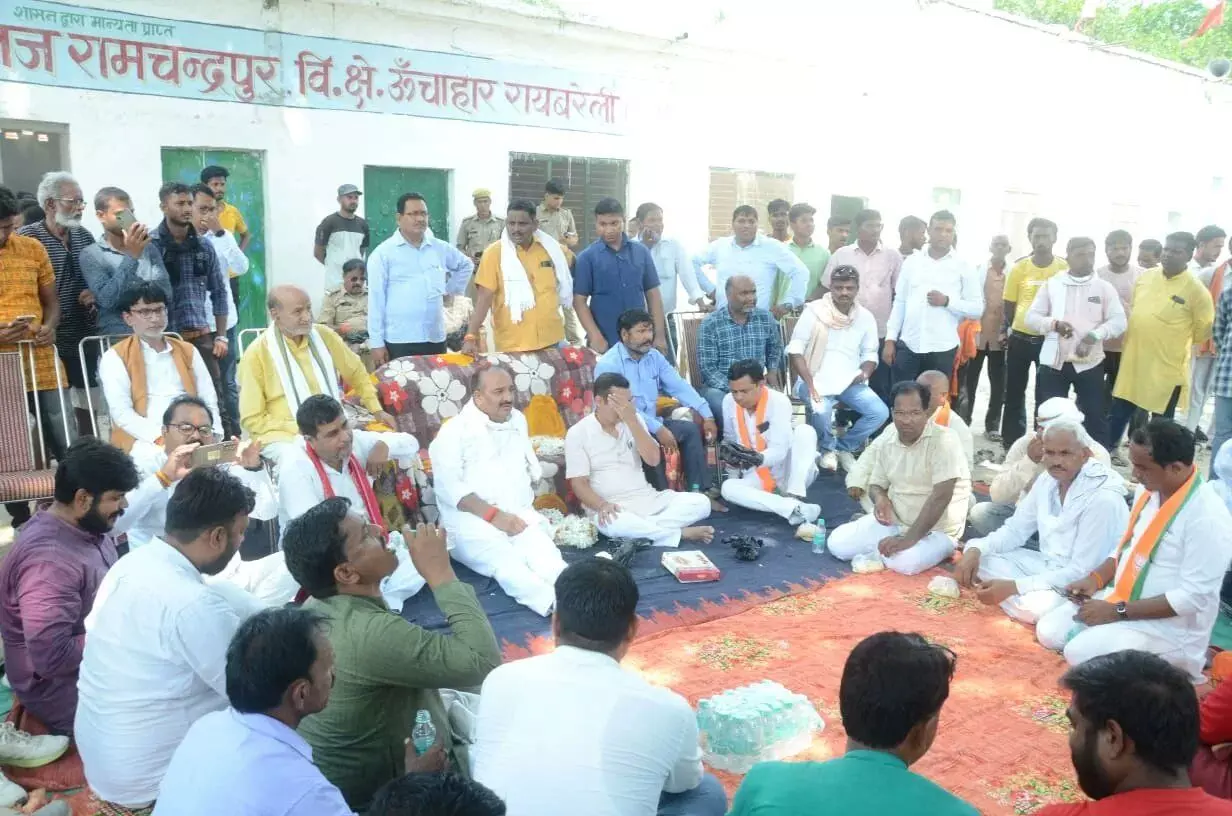 मंत्री की तीन दिवसीय पदयात्रा में लोगों की समस्याओं को हुआ समाधान मंत्री की तीन दिवसीय पदयात्रा में लोगों की समस्याओं को हुआ समाधान