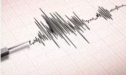 फिर हिली धरती-लगे भूकंप के झटके- डर के मारे बाहर निकले लोग फिर हिली धरती-लगे भूकंप के झटके- डर के मारे बाहर निकले लोग