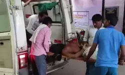 नहा धोकर मंदिर पहुंचे युवक ने प्रकट की सिर चढ़ाने की चाहत और मशीन.. नहा धोकर मंदिर पहुंचे युवक ने प्रकट की सिर चढ़ाने की चाहत और मशीन..