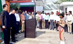 77वें स्वतंत्रता दिवस पर निदेशक सूचना शिशिर ने किया ध्वजारोहण 77वें स्वतंत्रता दिवस पर निदेशक सूचना शिशिर ने किया ध्वजारोहण