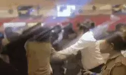 थिएटर के भीतर मचा गदर- बाउंसरों ने दर्शकों के फाड़े कपड़े- दौड़ा..