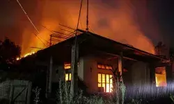 मणिपुर में फिर भड़की हिंसा की ज्वाला- गोलियों से भूनकर तीन की हत्या मणिपुर में फिर भड़की हिंसा की ज्वाला- गोलियों से भूनकर तीन की हत्या