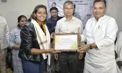 सुरक्षा की अलख जगाकर लौटी महिलाओं का मंत्री ने किया वेलकम