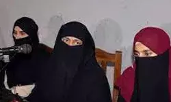 अतीक की बहन के घर की होगी कुर्की - पुलिस ने चस्पा किया नोटिस अतीक की बहन के घर की होगी कुर्की - पुलिस ने चस्पा किया नोटिस