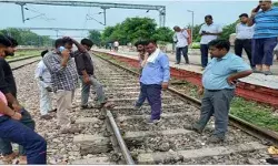 ट्रेन के ब्रेक हुए फेल होते- होते बचा हादसा- यात्रियों में अफरा तफरी ट्रेन के ब्रेक हुए फेल होते- होते बचा हादसा- यात्रियों में अफरा तफरी