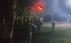 नवोदय विद्यालय में बवाल- छात्रों ने जमकर चलाएं पत्थर, लगाई आग नवोदय विद्यालय में बवाल- छात्रों ने जमकर चलाएं पत्थर, लगाई आग