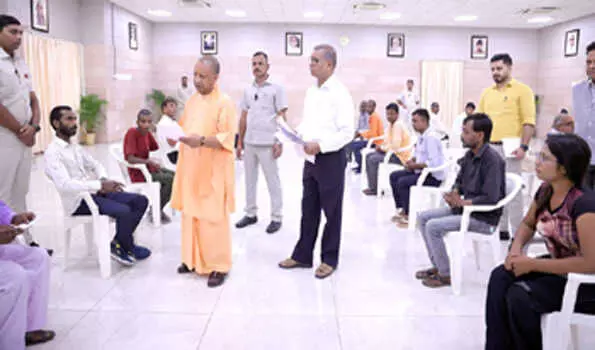 जन शिकायतों के त्वरित निस्तारण पर ध्यान दें अधिकारी- CM योगी