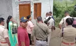 कुत्ता मारने से रोकने पर बेटा बेटी व पत्नी को तलवार से काटा- खुद ने..