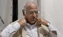 कांग्रेस की वर्किंग कमेटी का ऐलान- सोनिया राहुल प्रियंका भी शामिल कांग्रेस की वर्किंग कमेटी का ऐलान- सोनिया राहुल प्रियंका भी शामिल