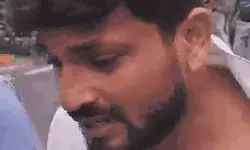 ओबीसी महासम्मेलन में सपा MLC स्वामी प्रसाद पर फेंका जूता ओबीसी महासम्मेलन में सपा MLC स्वामी प्रसाद पर फेंका जूता