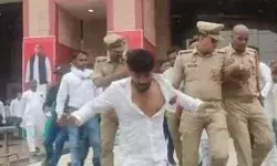 लंबी चोटी तिलक भडके थे सपाई-स्वामी प्रसाद ने भी था थूका