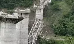 भरभराकर गिरा रेलवे का निर्माणाधीन पुल- 17 लोगों की मौत भरभराकर गिरा रेलवे का निर्माणाधीन पुल- 17 लोगों की मौत