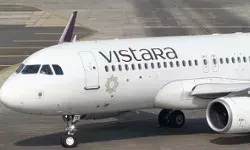 बाल बाल बची विमानों की टक्कर- चली जाती 300 यात्रियों की जान बाल बाल बची विमानों की टक्कर- चली जाती 300 यात्रियों की जान