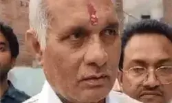 ट्रेन पकड़ने की जल्दी में मंत्री जी ने प्लेटफार्म के भीतर ही घुसा दी कार ट्रेन पकड़ने की जल्दी में मंत्री जी ने प्लेटफार्म के भीतर ही घुसा दी कार