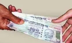 अवैध वसूली पर गाज- ARTO, यात्री कर अफसर समेत आठ गिरफ्तार अवैध वसूली पर गाज- ARTO, यात्री कर अफसर समेत आठ गिरफ्तार