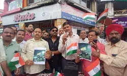 संयुक्त व्यापार संघ संघर्ष समिति ने चंद्रयान लैंडिंग पर जश्न मनाया