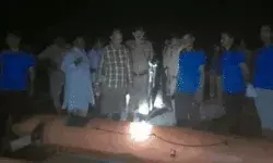 माता पिता बहन को मारी टक्कर-पत्नी को बैठाकर गंगा में कूदा दी कार माता पिता बहन को मारी टक्कर-पत्नी को बैठाकर गंगा में कूदा दी कार