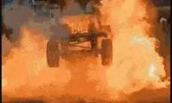 खराब मौसम में हेलीकॉप्टर से उतरे अक्षय कुमार ने आतंकी को दौड़ाकर पकड़ा खराब मौसम में हेलीकॉप्टर से उतरे अक्षय कुमार ने आतंकी को दौड़ाकर पकड़ा