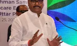 गरीब मरीजों की संजीवनी बनी आयुष्मान योजना- डिप्टी CM ब्रजेश पाठक गरीब मरीजों की संजीवनी बनी आयुष्मान योजना- डिप्टी CM ब्रजेश पाठक