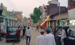 मामूली बात को लेकर पीलीभीत में बवाल- सड़क पर उतरे लोग- पथराव से मची.. मामूली बात को लेकर पीलीभीत में बवाल- सड़क पर उतरे लोग- पथराव से मची..