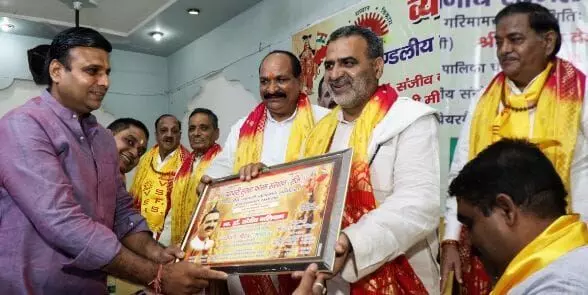 व्यापारी नेताओं ने की व्यापार क्रेडिट कार्ड बनवाने की मांग- दिखाई एकजुटता