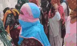 बिजली विभाग की टीम पर हमला- महिलाओं ने ईटों से तोड़ दिए मीटर बिजली विभाग की टीम पर हमला- महिलाओं ने ईटों से तोड़ दिए मीटर