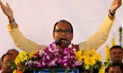 सीएम का बहनों को राखी गिफ्ट- 450 का सिलेंडर- खाते में राखी की भेंट सीएम का बहनों को राखी गिफ्ट- 450 का सिलेंडर- खाते में राखी की भेंट