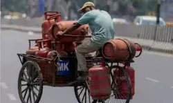 घरेलू गैस सिलेंडर के दामों में कटौती- हुआ 200 रुपए सस्ता- परंतु.. घरेलू गैस सिलेंडर के दामों में कटौती- हुआ 200 रुपए सस्ता- परंतु..