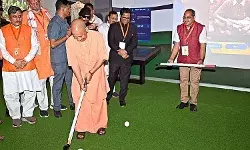 बोले CM योगी - नमन करने आया हूं हॉकी के जादूगर मेजर ध्यानचंद को बोले CM योगी - नमन करने आया हूं हॉकी के जादूगर मेजर ध्यानचंद को