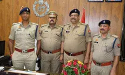 डिप्टी एसपी बने तीन इंस्पेक्टर के कंधों पर SSP ने लगाए नए स्टार