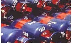 घरेलू के बाद अब कमर्शियल सिलेंडर भी हुआ सस्ता - जानिए कीमत घरेलू के बाद अब कमर्शियल सिलेंडर भी हुआ सस्ता - जानिए कीमत