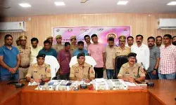 50 लाख से अधिक की चोरी के मामले में छह आरोपी गिरफ्तार 50 लाख से अधिक की चोरी के मामले में छह आरोपी गिरफ्तार
