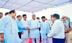 चुनाव में कांग्रेस सरकार को जिताएं, मांंगे गये सभी काम होंगे: गहलोत चुनाव में कांग्रेस सरकार को जिताएं, मांंगे गये सभी काम होंगे: गहलोत