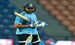 एशिया कप: भारत ने टॉस जीतकर बल्लेबाजी चुनी एशिया कप: भारत ने टॉस जीतकर बल्लेबाजी चुनी