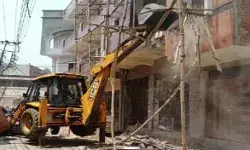 गुरुग्राम में फिर गरजे बुलडोजर- मकान दुकान व गिराई झुग्गियां गुरुग्राम में फिर गरजे बुलडोजर- मकान दुकान व गिराई झुग्गियां