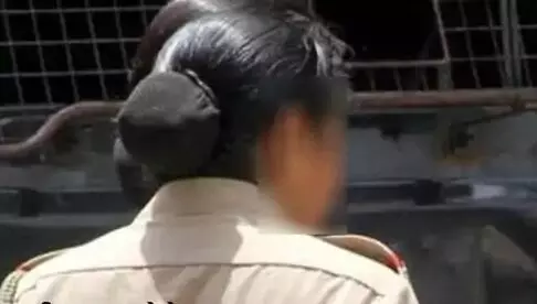 रोमांटिक हुए दीवान जी- महिला सिपाही से बोले- बस मान जाओ, मनचाही... रोमांटिक हुए दीवान जी- महिला सिपाही से बोले- बस मान जाओ, मनचाही...
