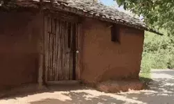 महिला को निर्वस्त्र देखने वाला गांव हुआ खाली- चीरहरण देखने वाले फरार महिला को निर्वस्त्र देखने वाला गांव हुआ खाली- चीरहरण देखने वाले फरार