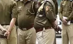 नशे में सिपाहियों ने खोल दी थानेदार मुंशी की पोल- बोले ले रहे रिश्वत