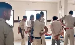 जंगलराज- भाजपा नेता की दिनदहाड़े चाकू घोंपकर हत्या- मचा कोहराम